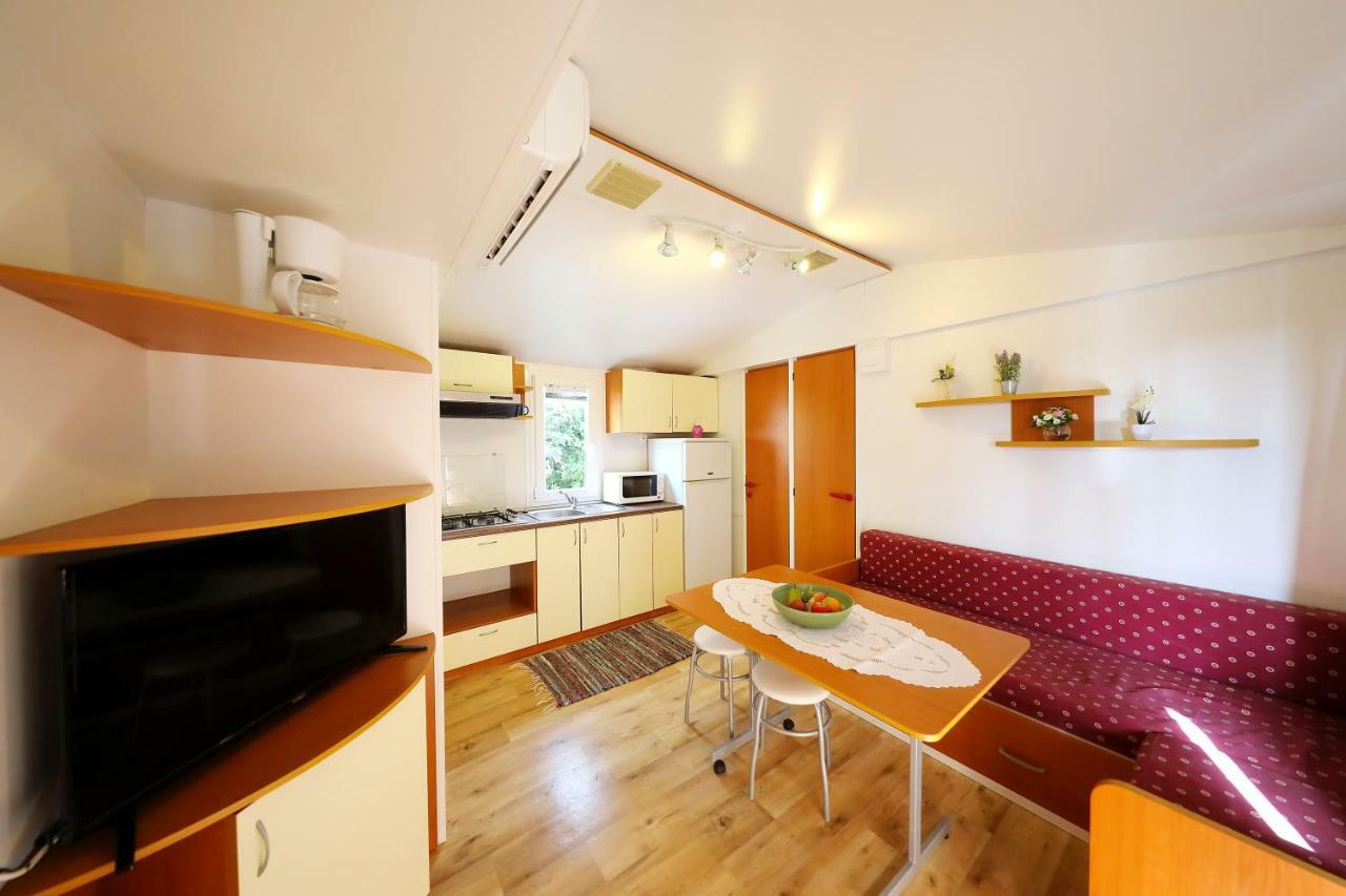 Mobile Home Grbe Nin Eksteriør bilde