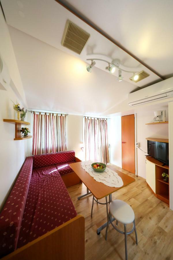 Mobile Home Grbe Nin Eksteriør bilde