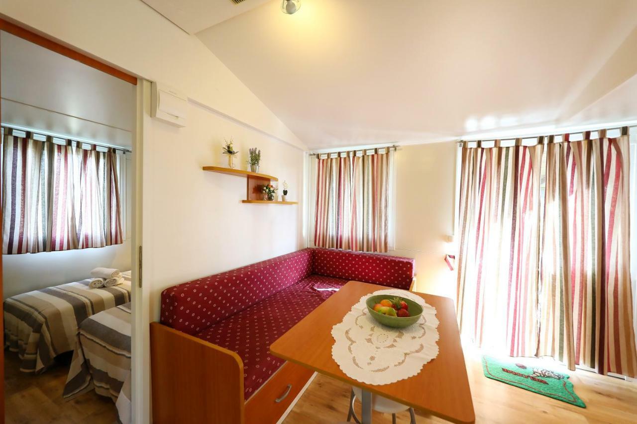 Mobile Home Grbe Nin Eksteriør bilde